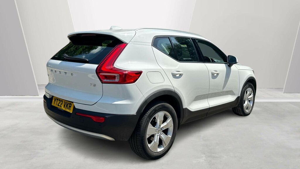 Volvo XC40 1.5 T3 163 Momentum Geartronic White #2