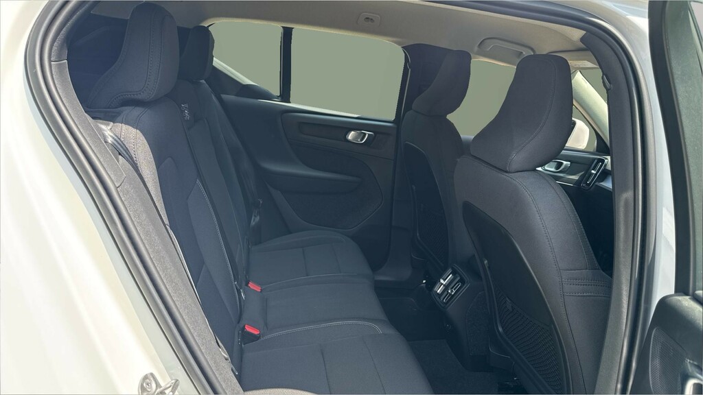 Volvo XC40 1.5 T3 163 Momentum Geartronic White #6