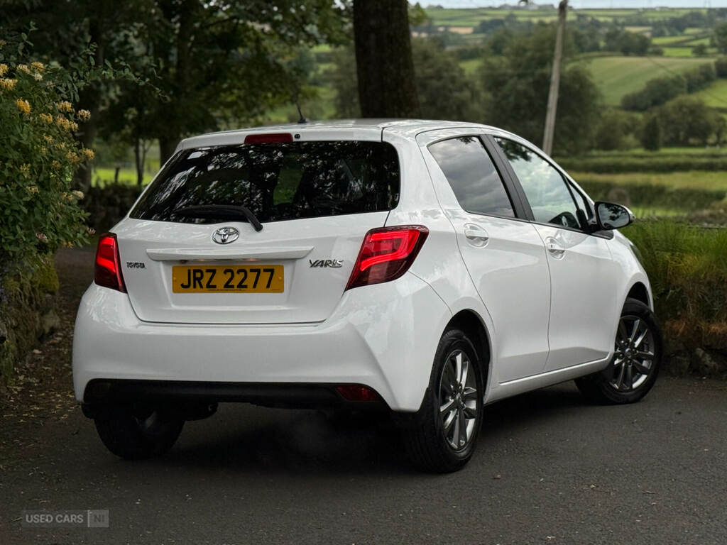 Toyota Yaris 1.33 Vvt-i Icon White #2