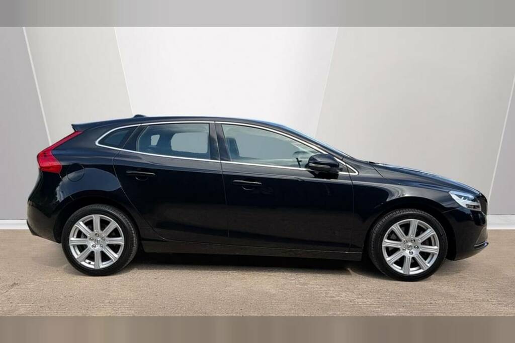 Volvo V40 T3 152 Inscription Geartronic Black #2