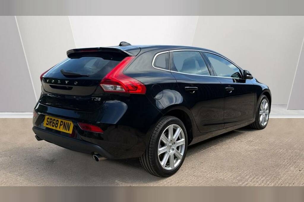 Volvo V40 T3 152 Inscription Geartronic Black #3