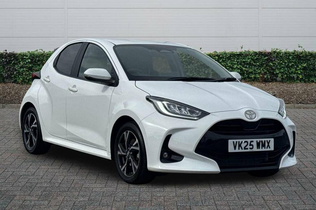 Toyota Yaris 1.5 Hybrid Design Cvt White