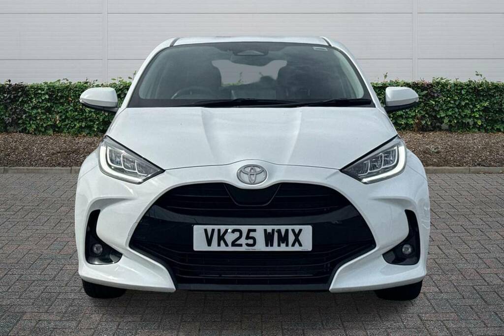 Toyota Yaris 1.5 Hybrid Design Cvt VK25WMX White #3