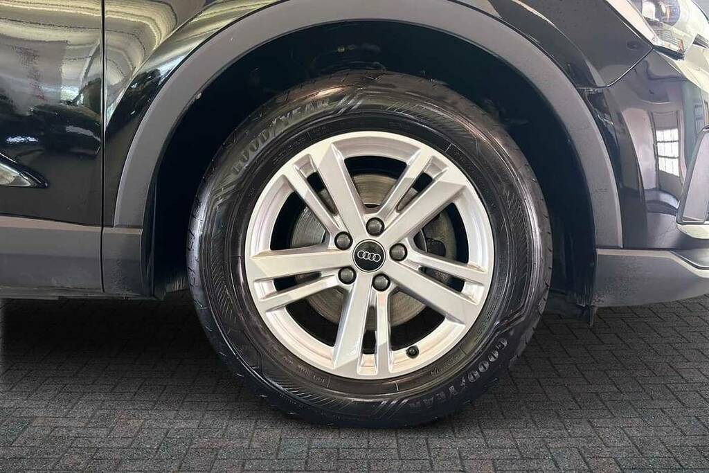 Audi Q3 35 Tfsi Technik YY23LXU Black #5