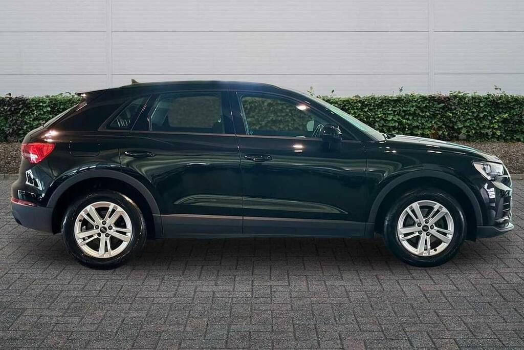 Audi Q3 35 Tfsi Technik YY23LXU Black #4