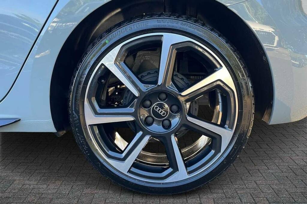 Audi A1 25 Tfsi Black Edition S Tronic BP26WKK Grey #5