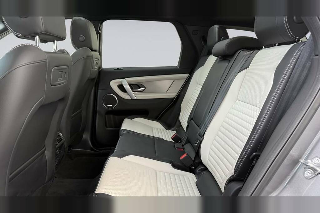 Land Rover Discovery Sport 1.5 P270e Landmark 5 Seat BP26VXT Black #4