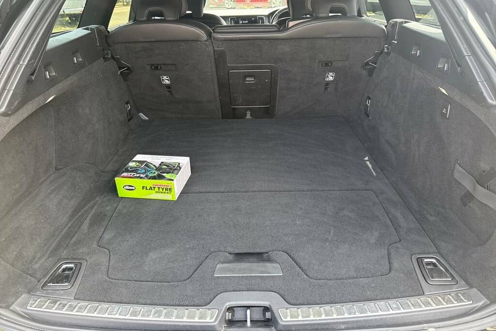 Volvo V90 2.0 B4d R Design Black #2