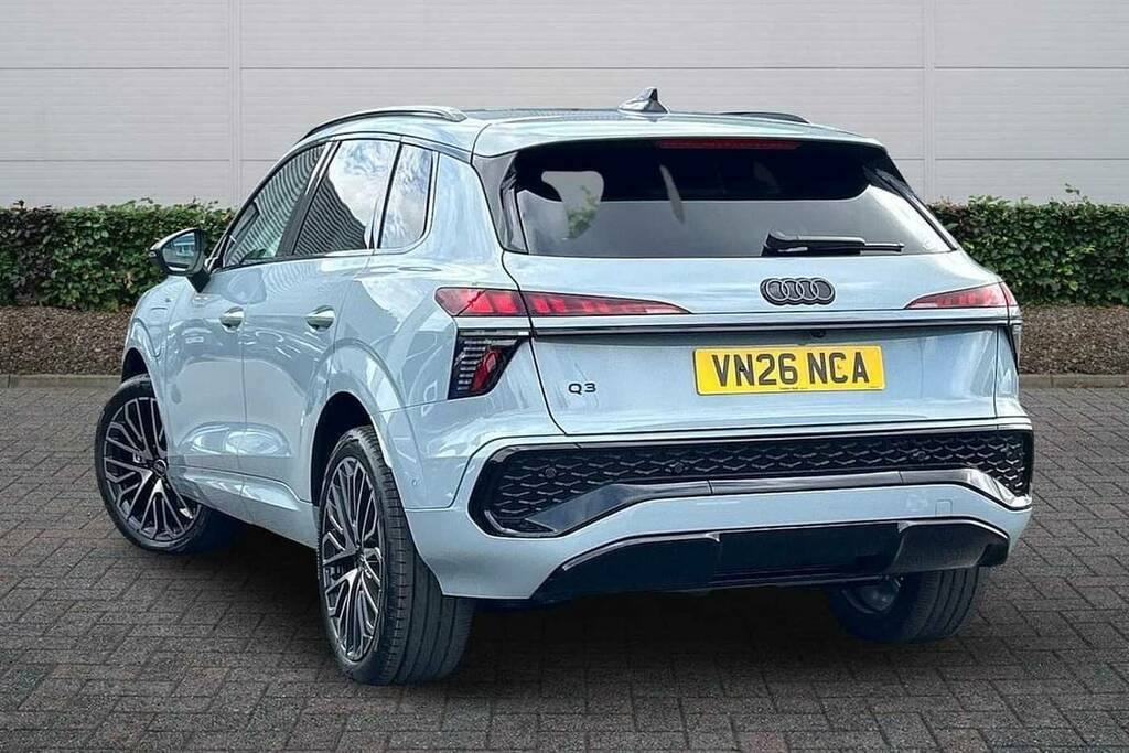 Audi Q3 1.5 E-hybrid Edition 1 S Tronic Grey #3