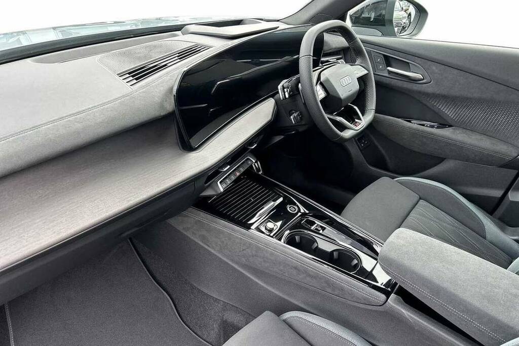 Audi Q3 1.5 E-hybrid Edition 1 S Tronic Grey #2