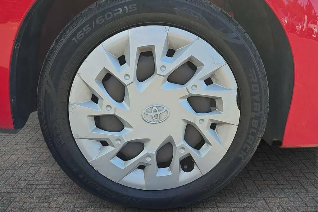Toyota Aygo 1.0 Vvt-i X-play FY18CVH Red #5