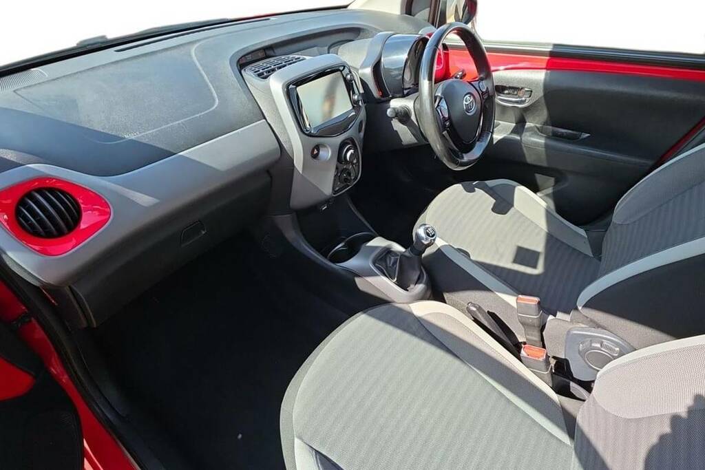 Toyota Aygo 1.0 Vvt-i X-play FY18CVH Red #6