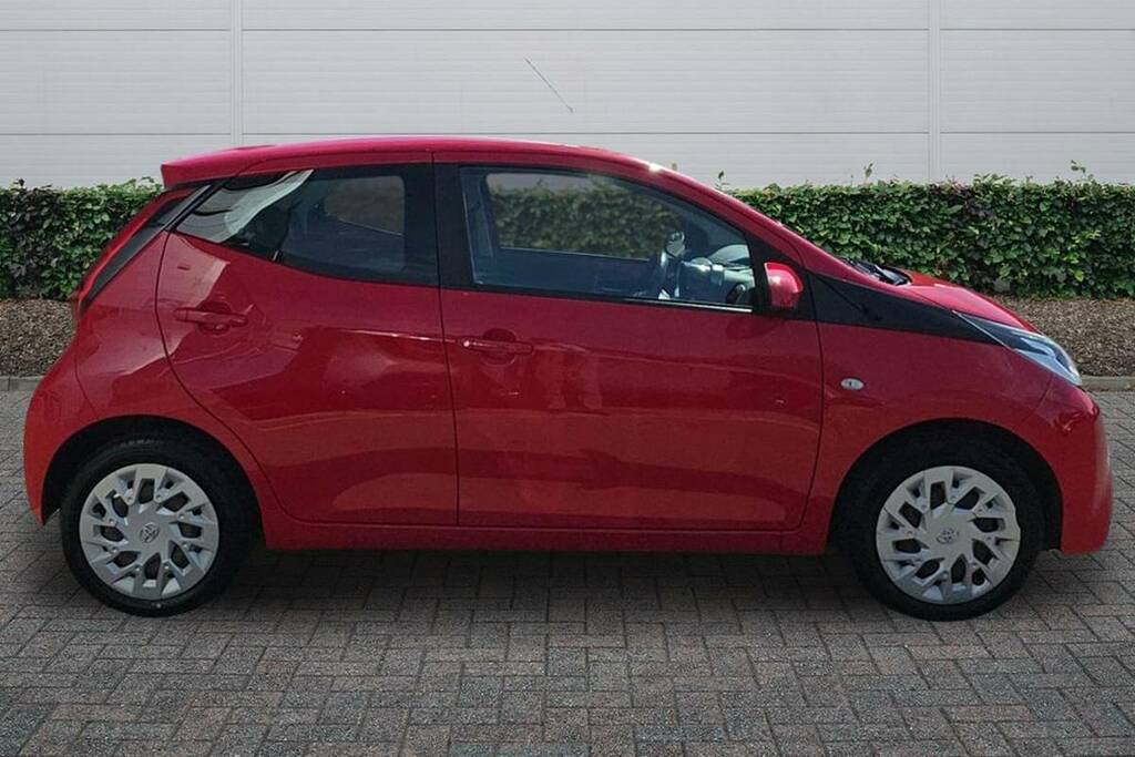 Toyota Aygo 1.0 Vvt-i X-play FY18CVH Red #4