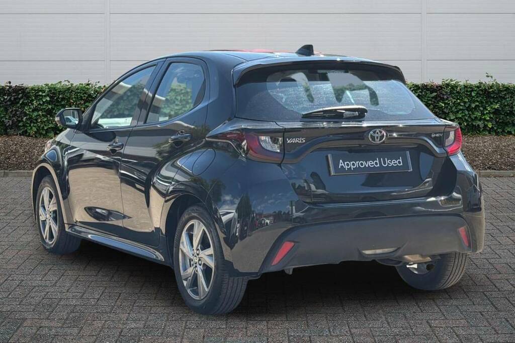 Toyota Yaris 1.5 Hybrid Icon Cvt FT24EKL Black #2