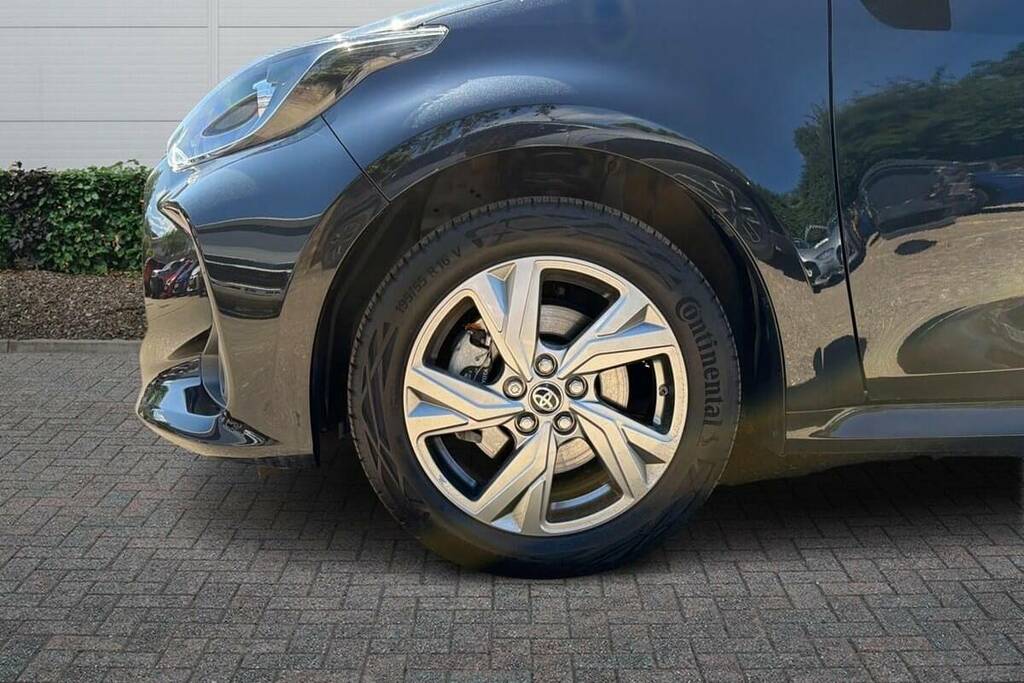 Toyota Yaris 1.5 Hybrid Icon Cvt FT24EKL Black #6