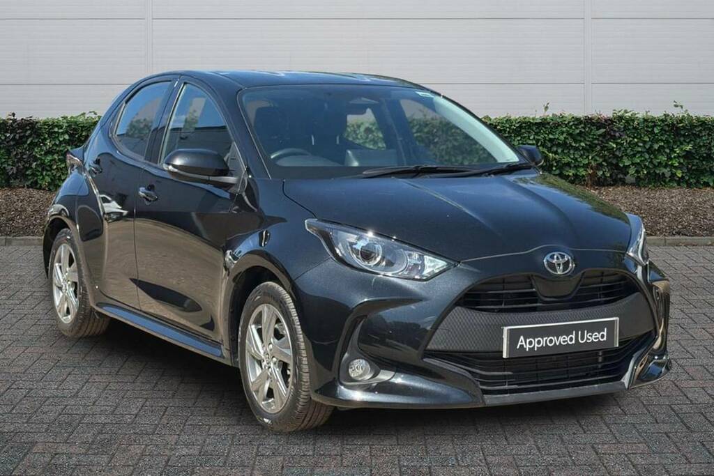 Toyota Yaris 1.5 Hybrid Icon Cvt Black