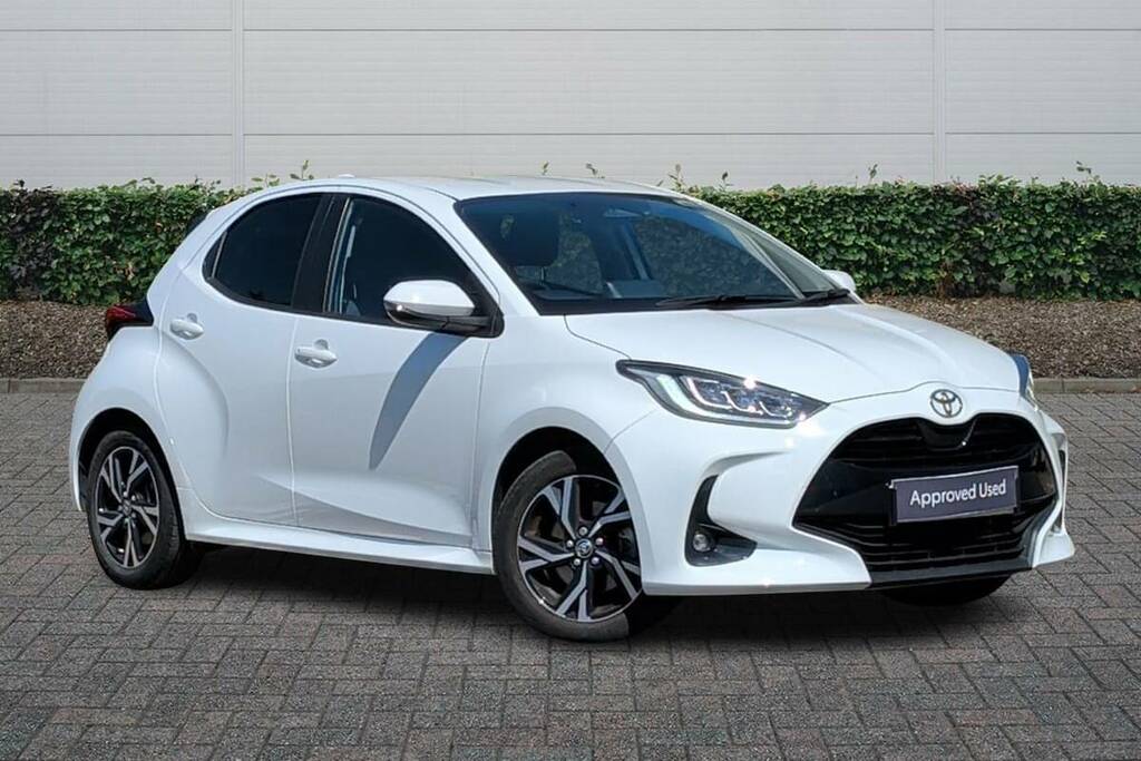 Toyota Yaris 1.5 Hybrid Design Cvt White