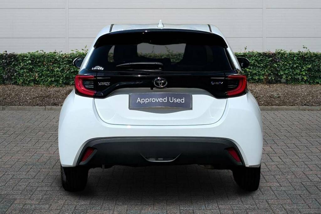 Toyota Yaris 1.5 Hybrid Design Cvt KT24SOU White #4