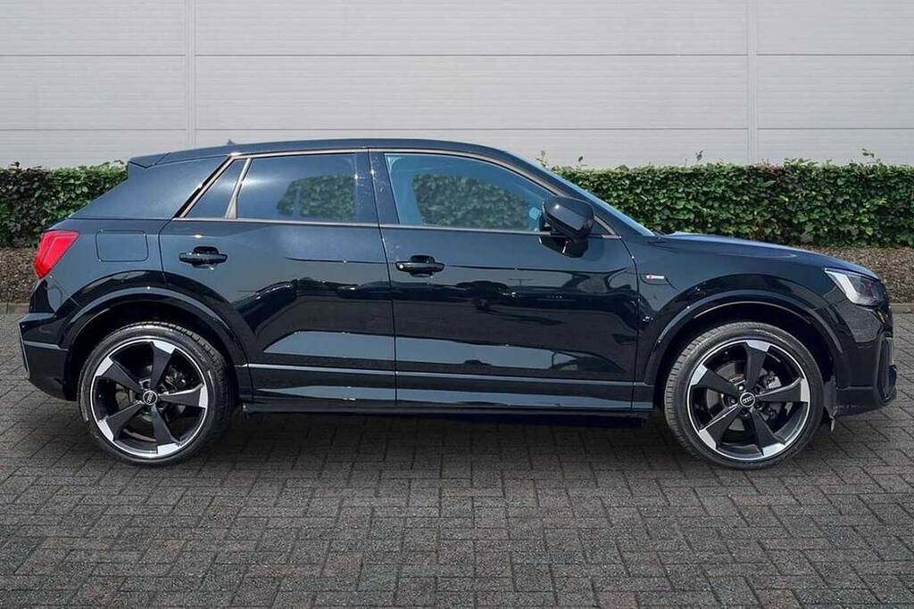 Audi Q2 35 Tfsi Black Edition S Tronic Black #4