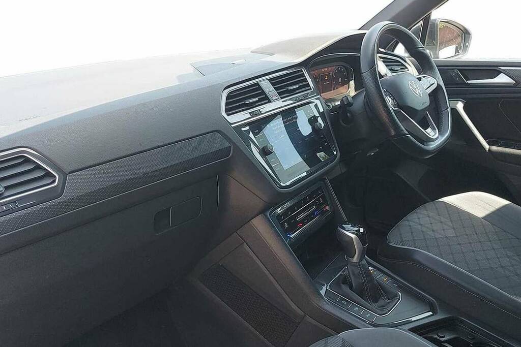 Volkswagen Tiguan 1.5 Tsi 150 R-line Dsg BT22NDJ Black #2
