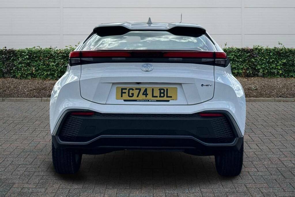 Toyota C-Hr 1.8 Hybrid Icon Cvt FG74LBL White #4