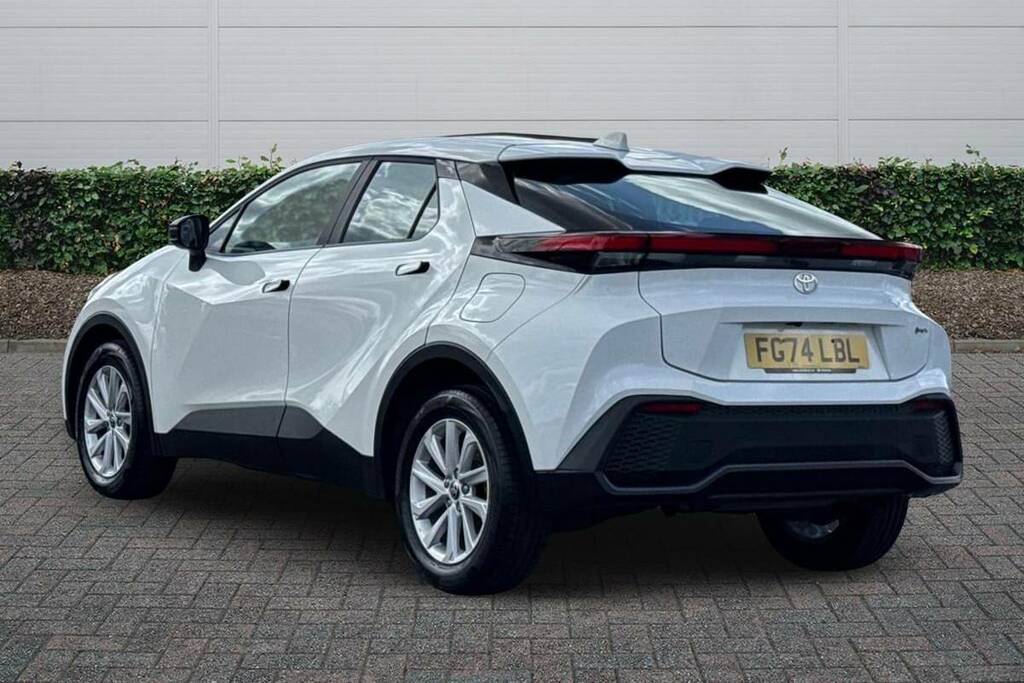 Toyota C-Hr 1.8 Hybrid Icon Cvt FG74LBL White #2