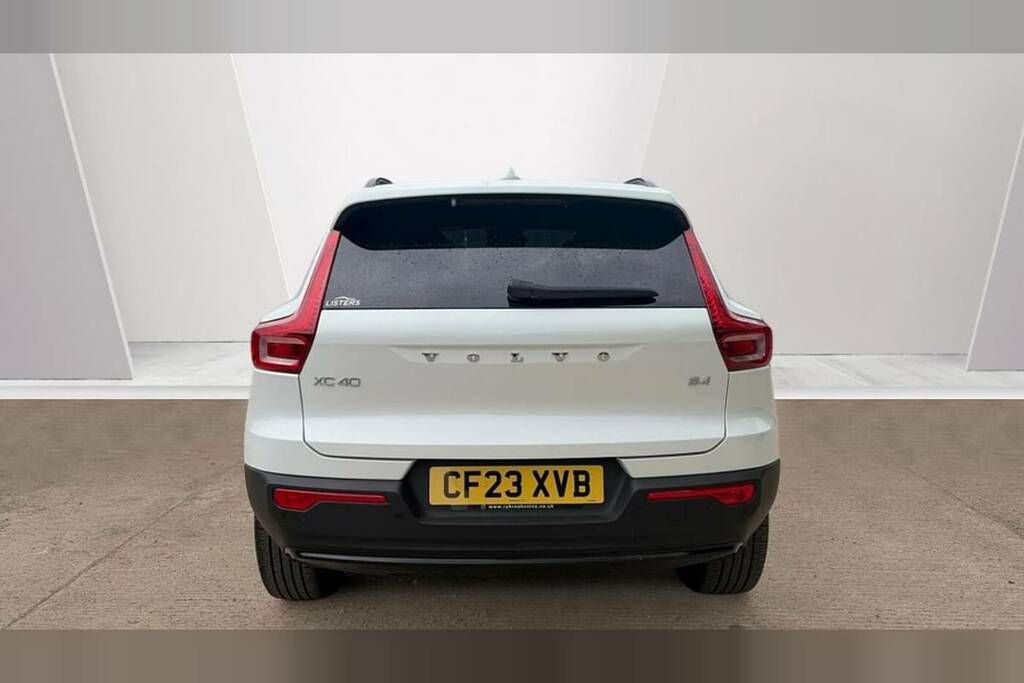 Volvo XC40 2.0 B4p Ultimate Dark CF23XVB White #4