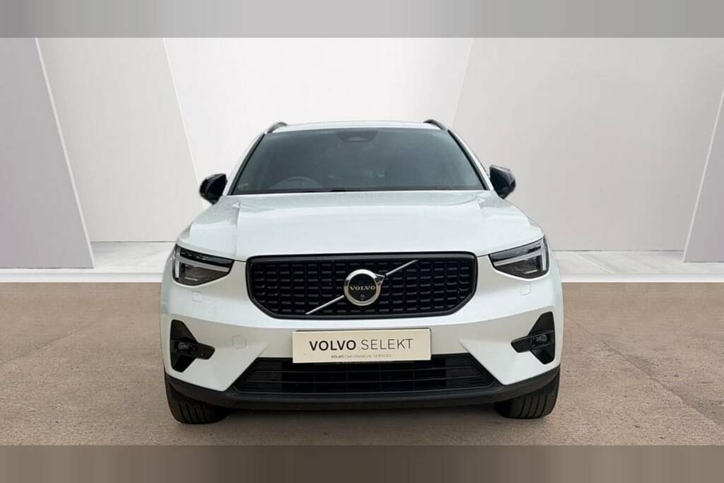 Volvo XC40 2.0 B4p Ultimate Dark CF23XVB White #5