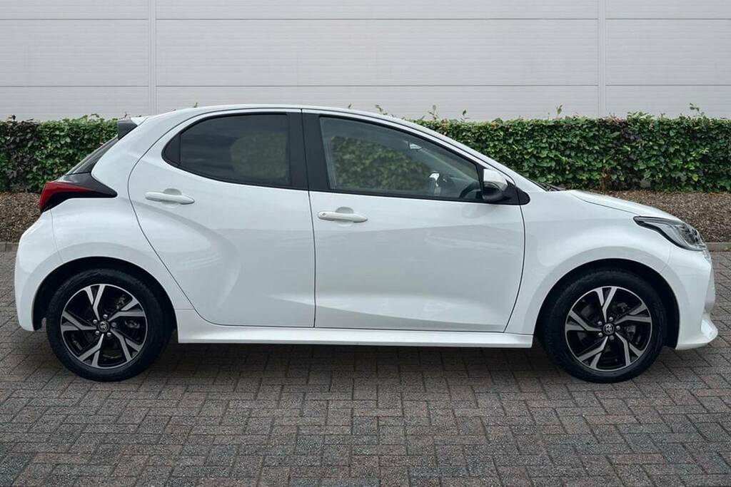 Toyota Yaris 1.5 Hybrid Design Cvt BU24KDX White #5