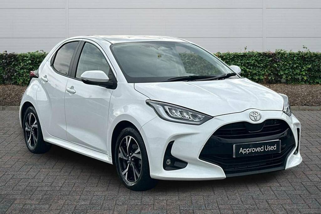Toyota Yaris 1.5 Hybrid Design Cvt White