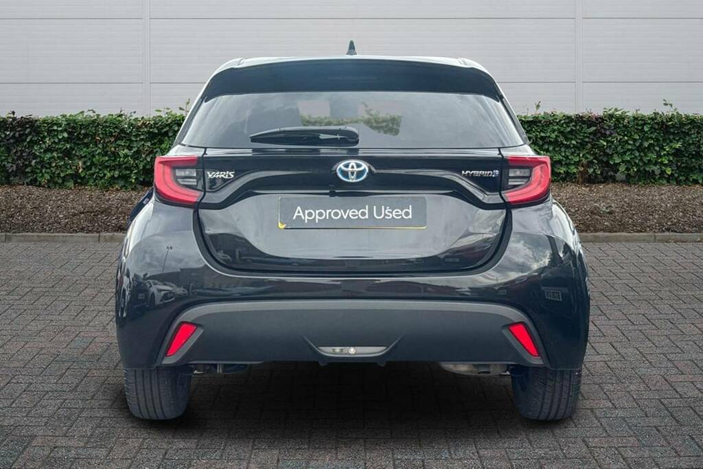 Toyota Yaris 1.5 Hybrid Design Cvt BD73YJX Black #4