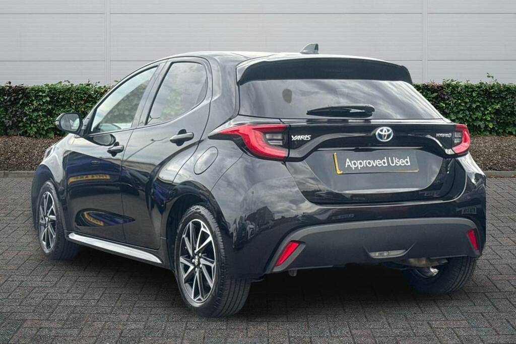 Toyota Yaris 1.5 Hybrid Design Cvt BD73YJX Black #2