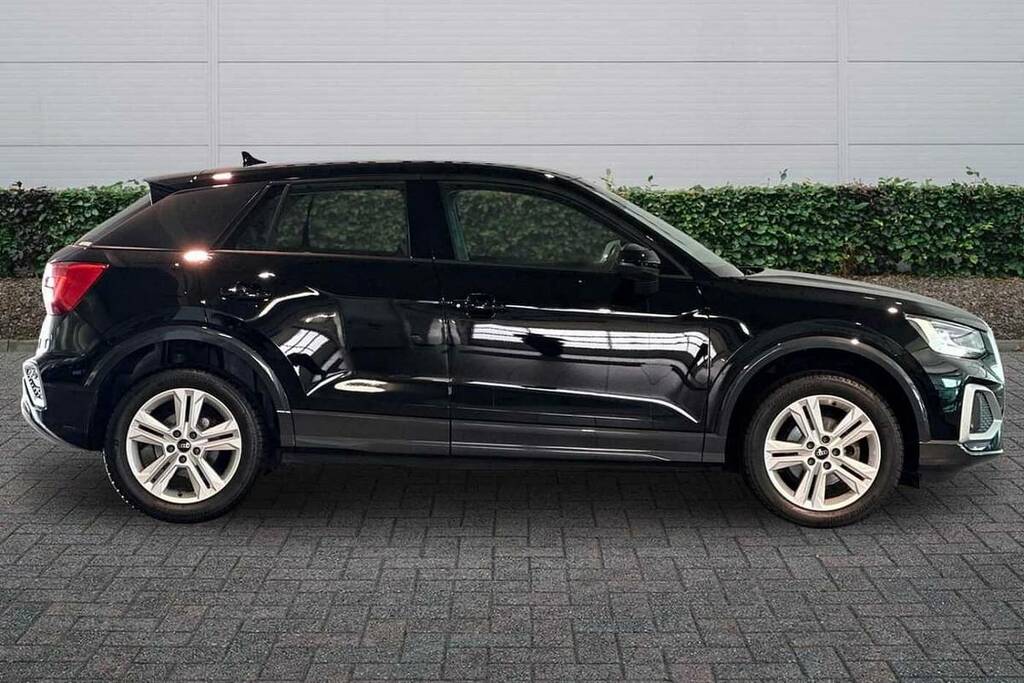 Audi Q2 35 Tfsi Sport S Tronic BT72NKH Black #4