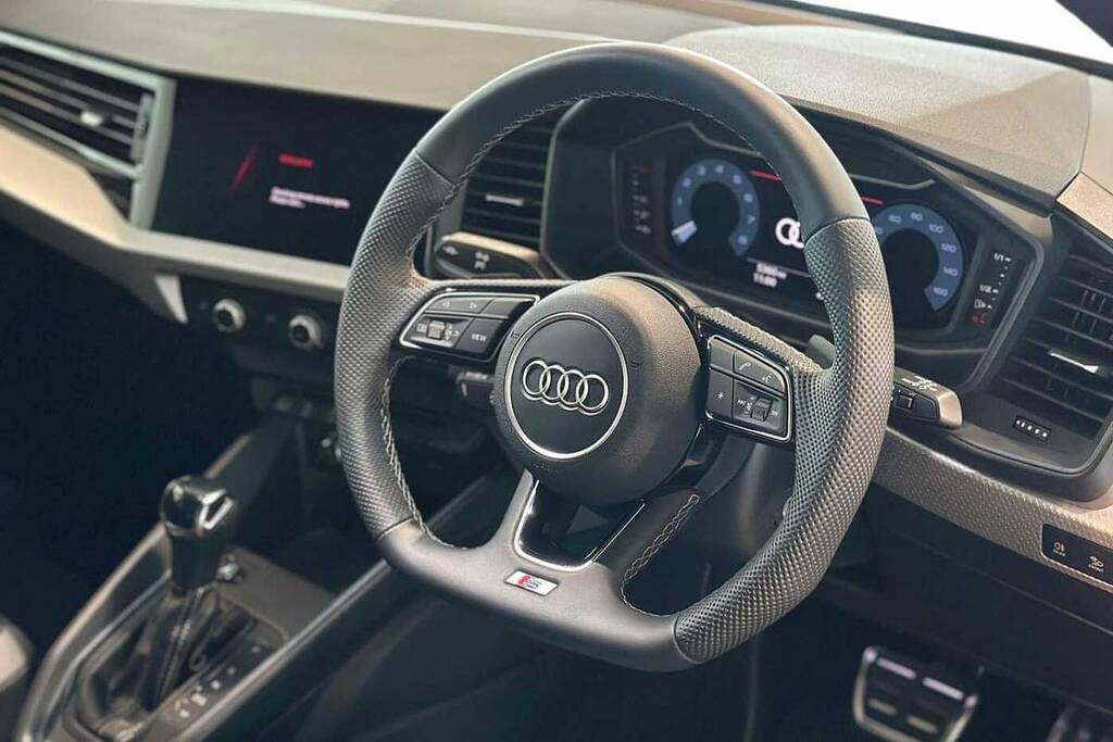 Audi A1 30 Tfsi Black Edition S Tronic BT75ZCJ Silver #6