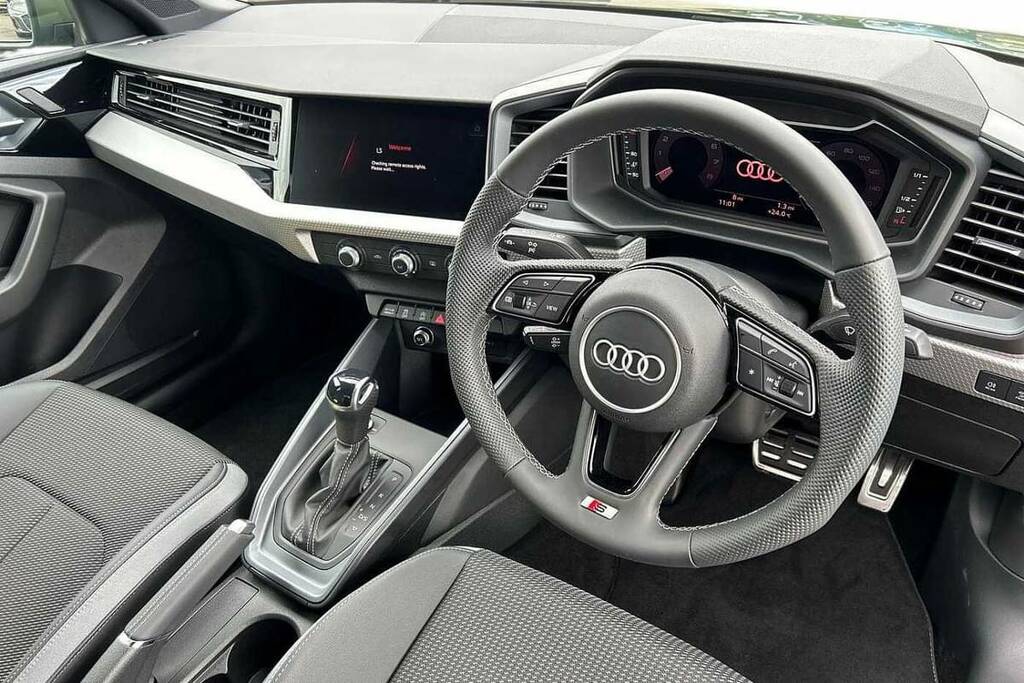 Audi A1 30 Tfsi S Line S Tronic VN26FVO Green #6