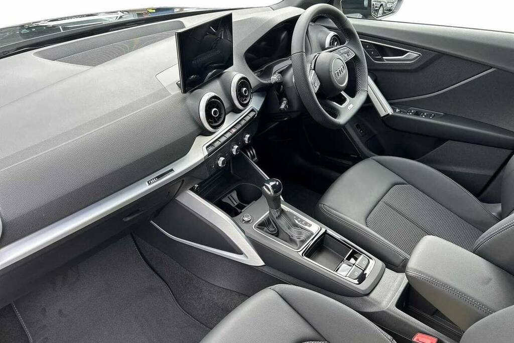 Audi Q2 35 Tfsi Black Edition S Tronic VN26FVP Black #2