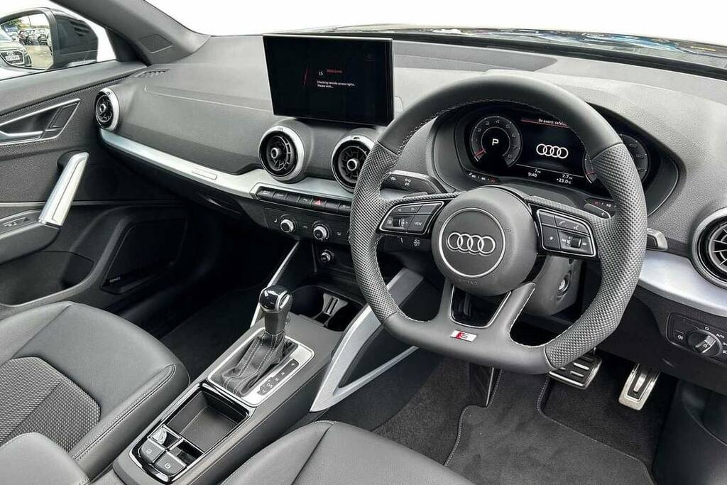 Audi Q2 35 Tfsi Black Edition S Tronic VN26FVP Black #6