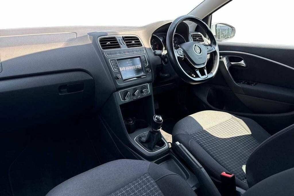 Volkswagen Polo 1.2 Tsi Match Edition GL17JHO White #2