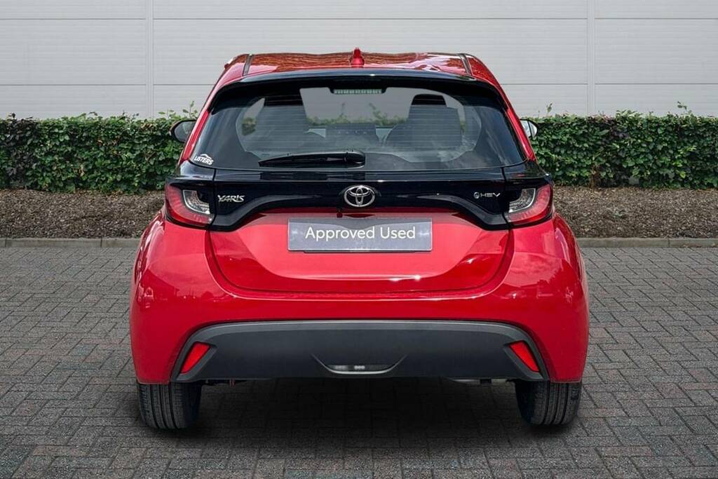 Toyota Yaris 1.5 Hybrid Icon Cvt WD74AKP Red #4