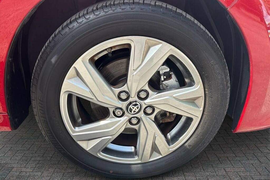 Toyota Yaris 1.5 Hybrid Icon Cvt WD74AKP Red #6