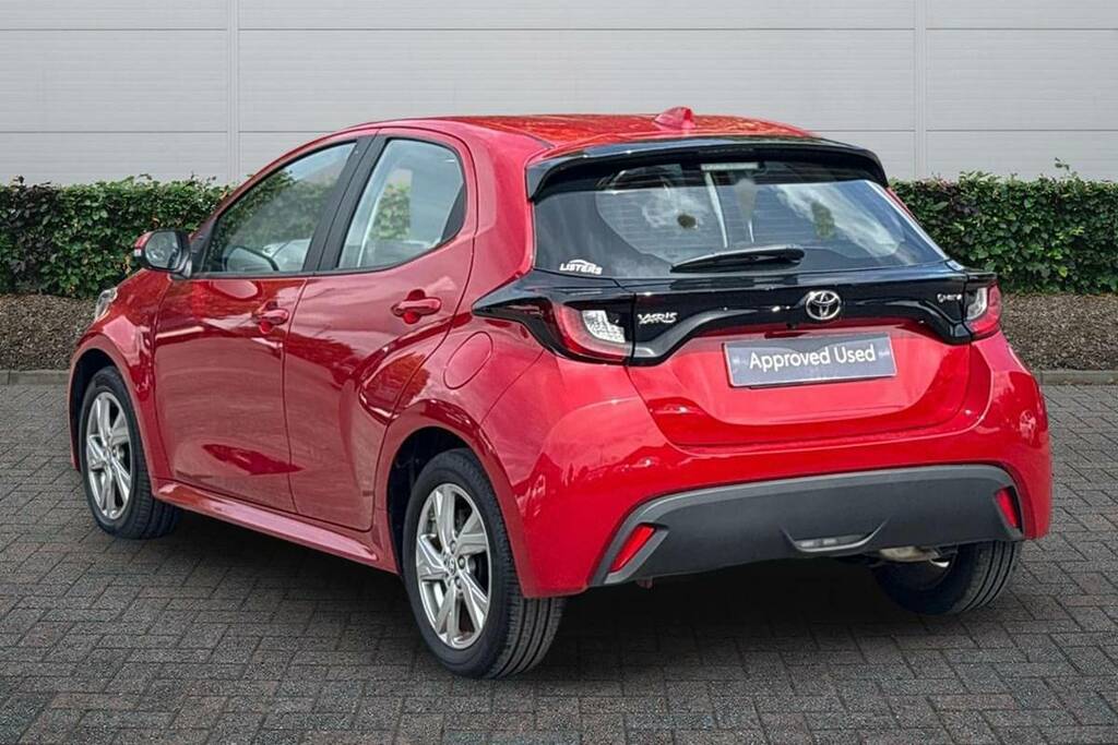 Toyota Yaris 1.5 Hybrid Icon Cvt WD74AKP Red #2