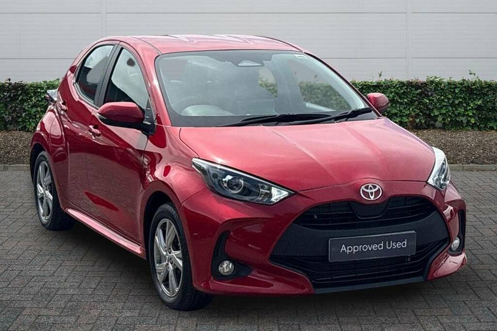 Toyota Yaris 1.5 Hybrid Icon Cvt Red
