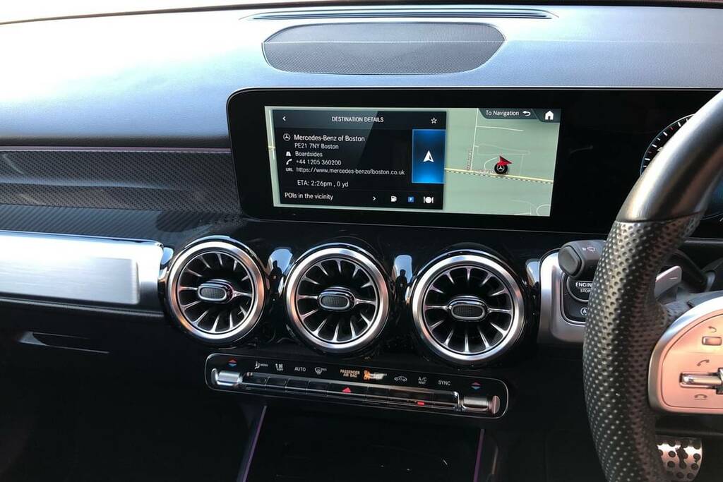 Mercedes-Benz GLB Class 200D Amg Line Premium 8G-tronic Red #3