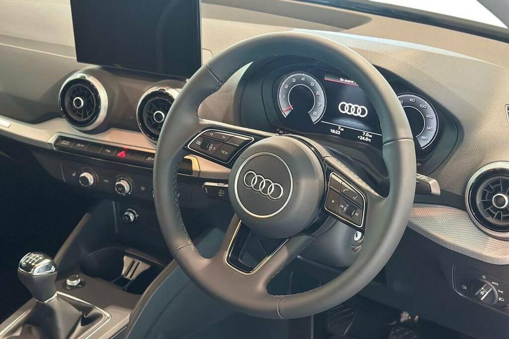 Audi Q2 30 Tfsi 116 Sport Grey #4