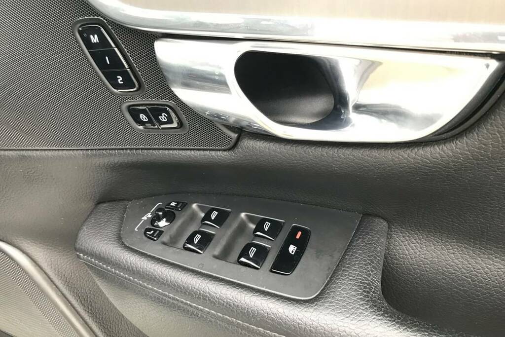 Volvo V90 2.0 D4 Momentum Pro Geartronic White #5