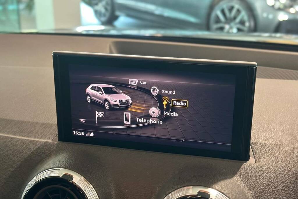 Audi Q2 30 Tfsi Sport Black #3