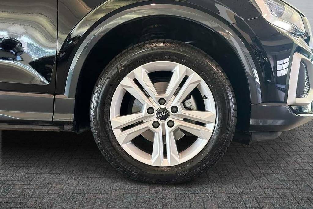 Audi Q2 30 Tfsi Sport Black #5