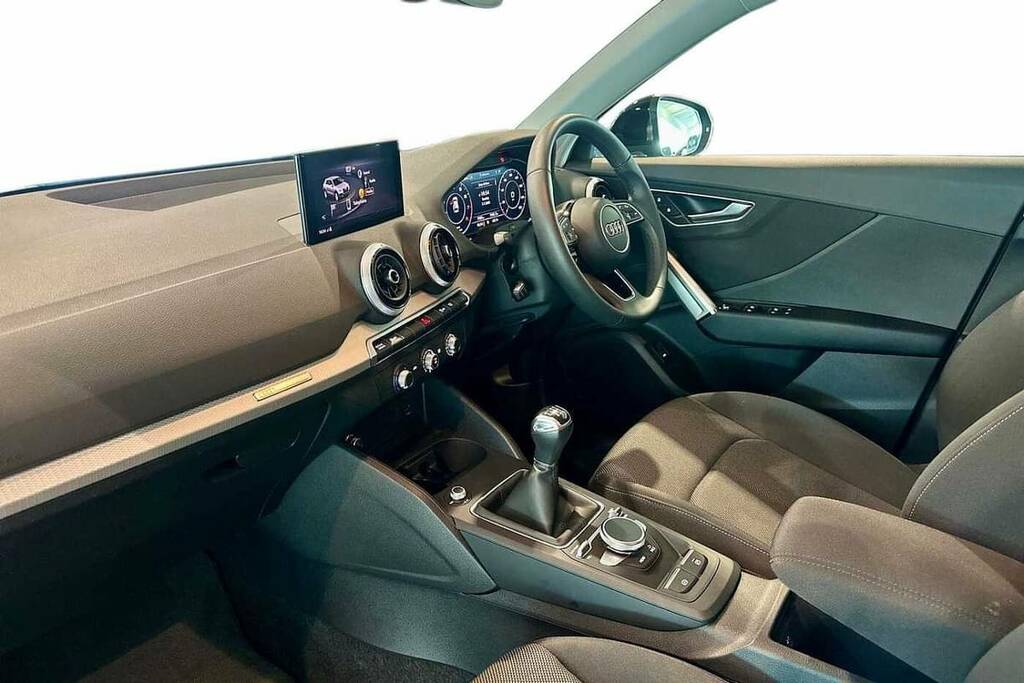 Audi Q2 30 Tfsi Sport Black #2