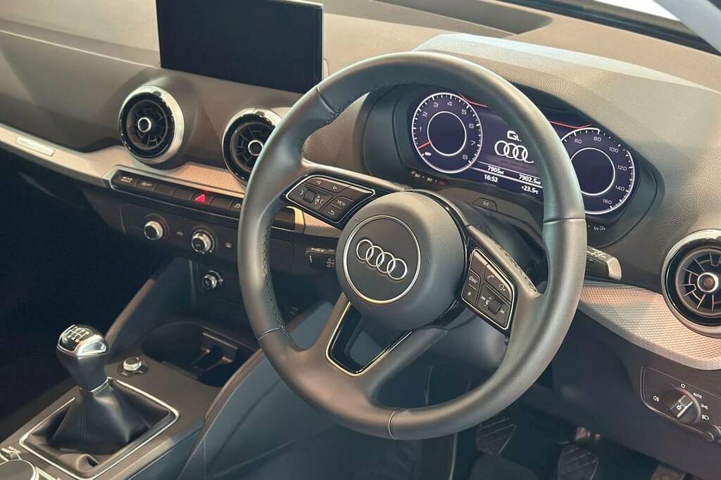 Audi Q2 30 Tfsi Sport Black #4