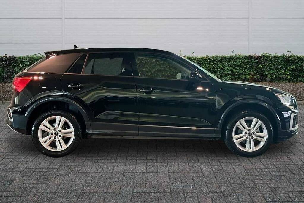 Audi Q2 30 Tfsi Sport Black #4